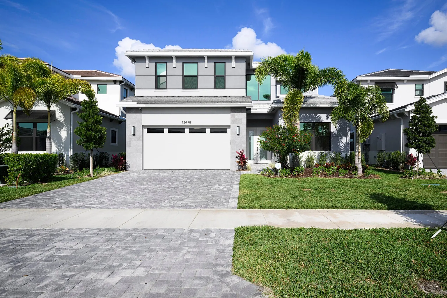 Luxury estate exterior in Palm Beach Gardens
